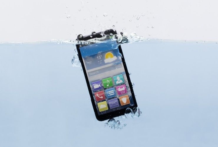 Telefono in acqua