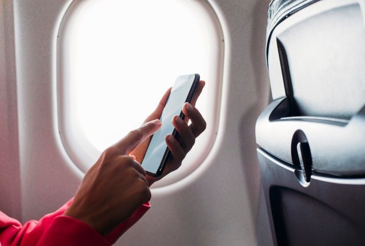 Usare telefono in aereo Usare telefono in aereo