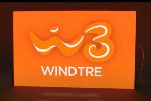 logo operatore WindTre