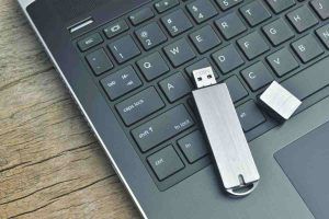 Computer e chiavetta USB
