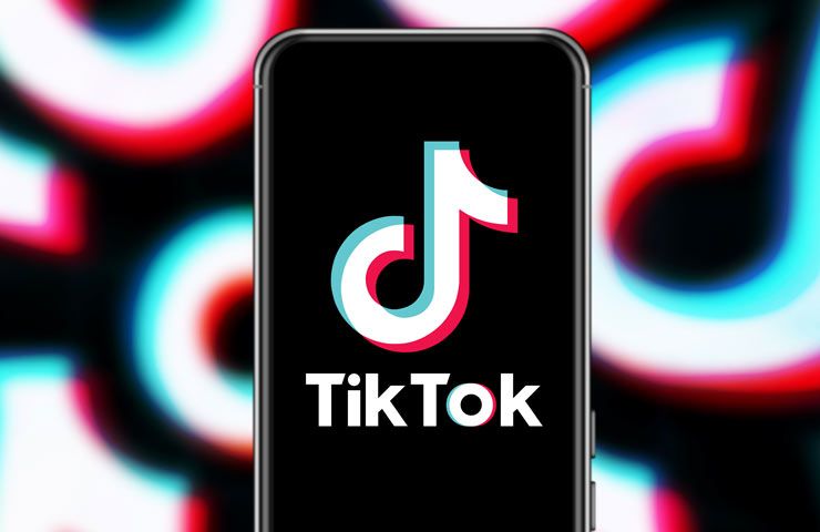 logo di TikTok su schermo smartphone