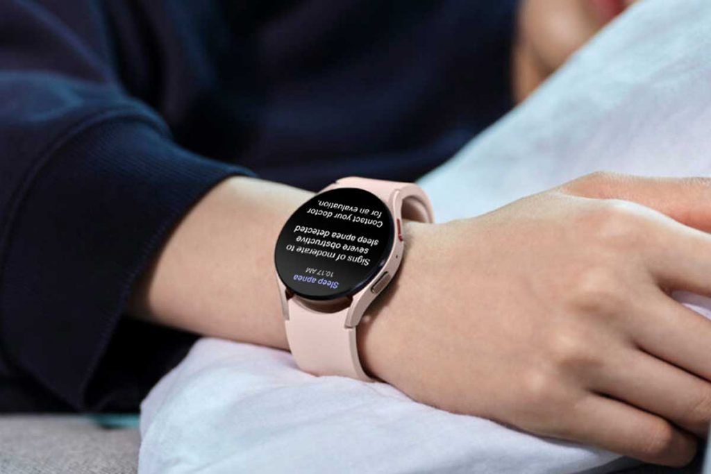 persona a letto che dorme indossando Samsung Galaxy Watch
