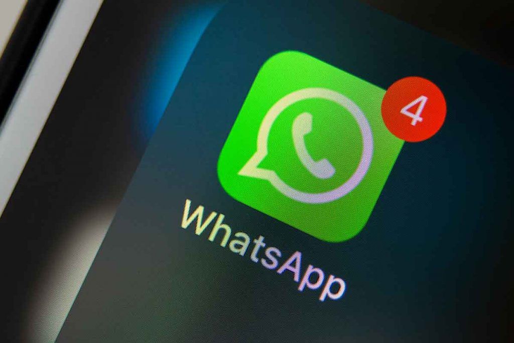 icona WhatsApp con numero notifiche su smartphone