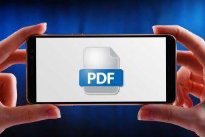 smartphone con icona pdf sullo schermo