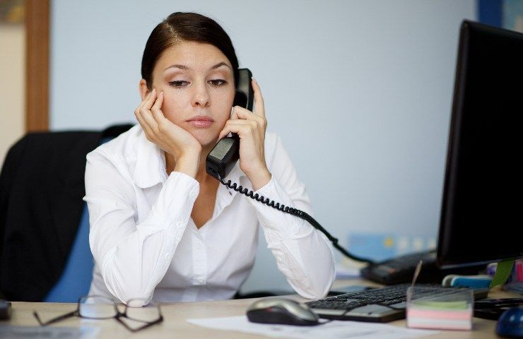 Addio alle chiamate dai call center: i trucchi che ti liberano per sempre