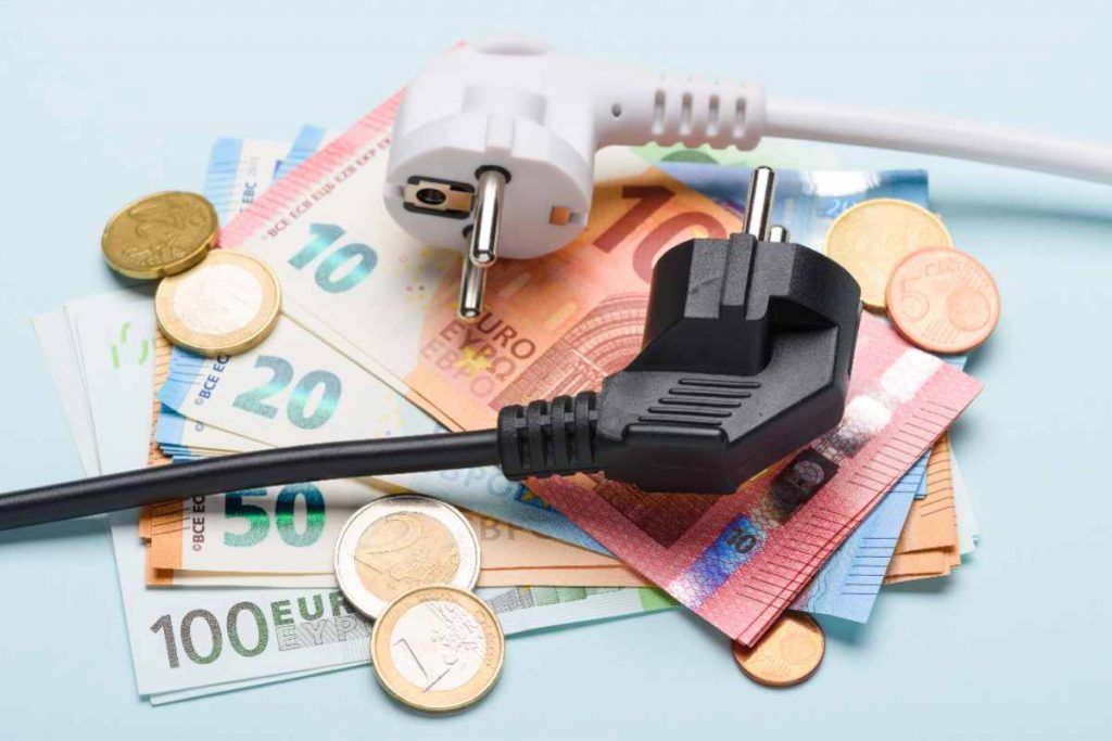 Forno tradizionale o friggitrice ad aria, dove si consuma di meno