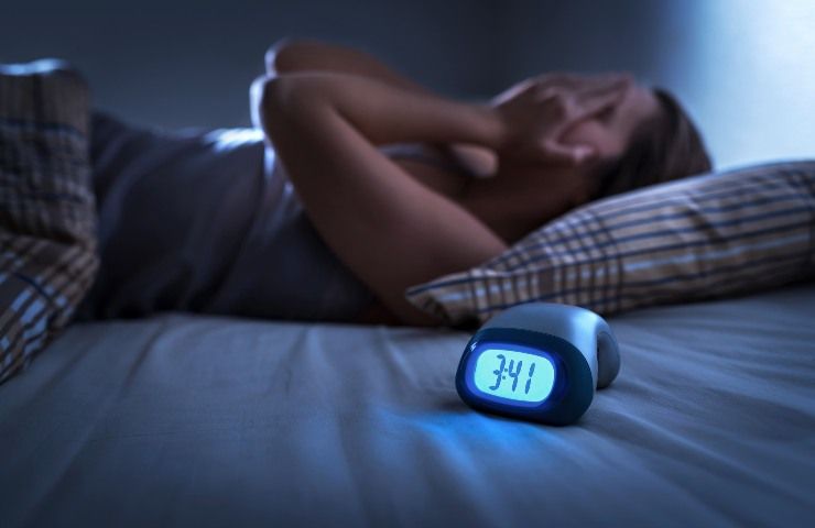 Sonno, cosa ci svela l'orario in cui ci svegliamo? Attenzione a questi dettagli