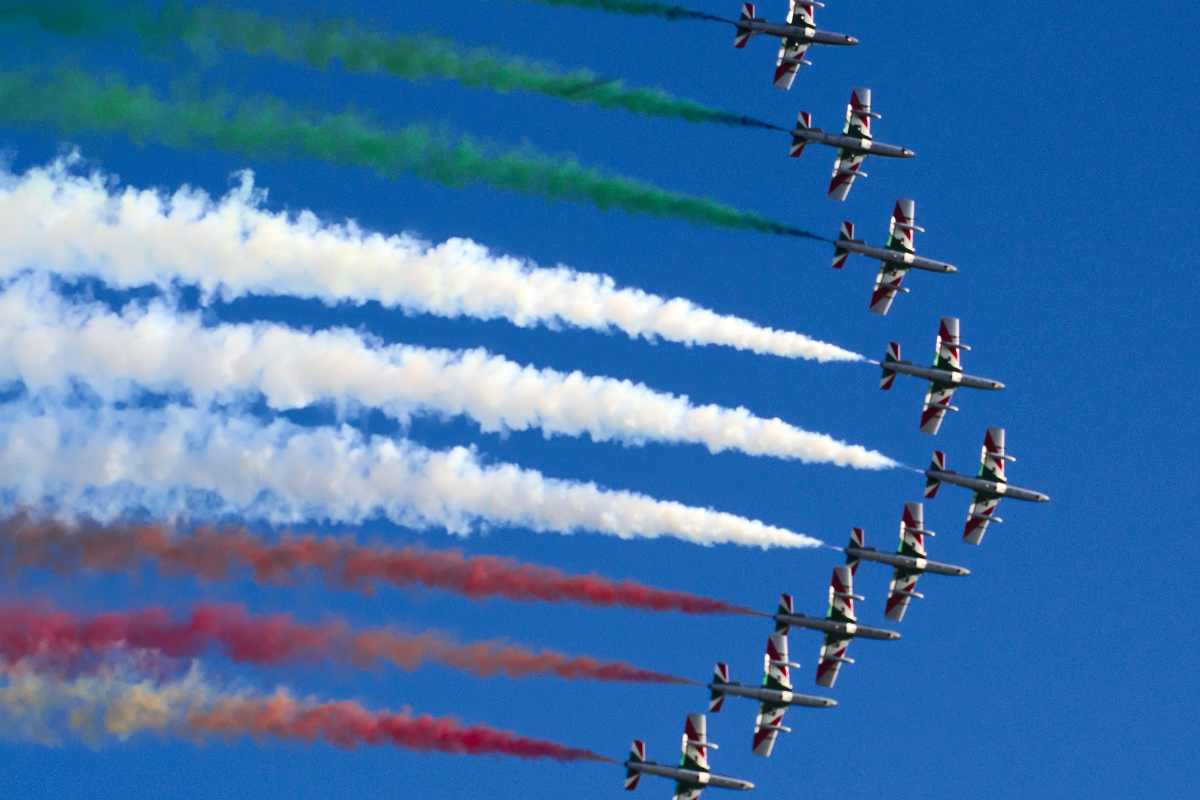 Come fanno le Frecce Tricolori a fare le acrobazie sincronizzate