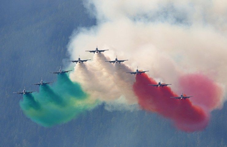 Come fanno le Frecce Tricolori a fare le acrobazie sincronizzate