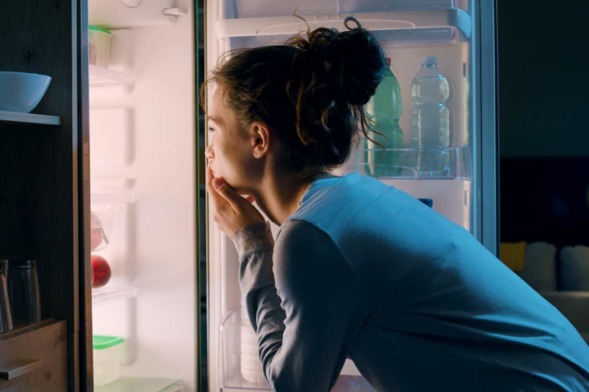 Frigo vuoto e pochi ingredienti? Con questo trucco mangi lo stesso senza spendere soldi