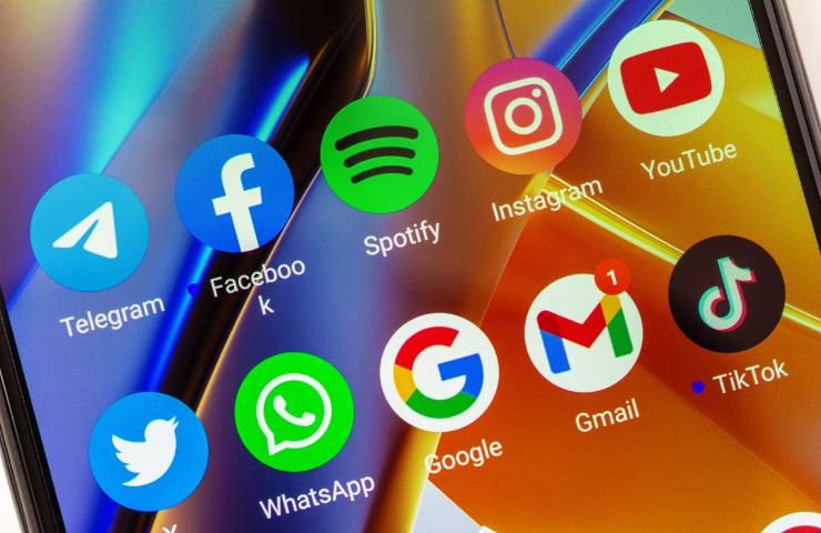 Come aggiungere la doppia spunta WhatsApp a Gmail: bastano due click