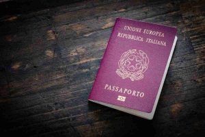 Passaporto per motivi di urgenza: come ottenerlo saltando code e mesi di attesa