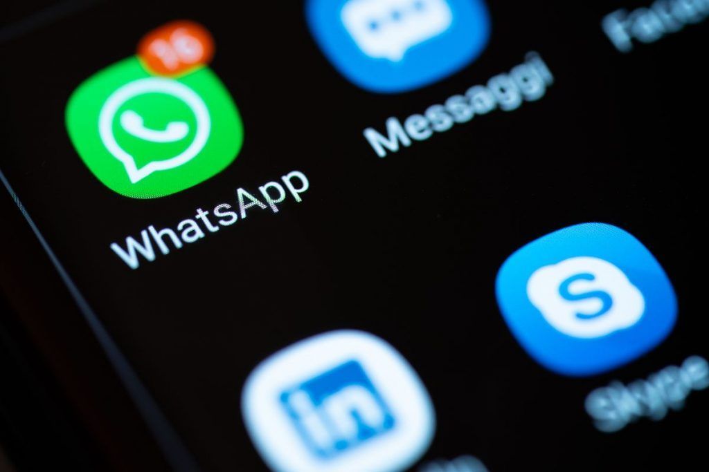 WhatsApp, come leggere i messaggi senza essere scoperti