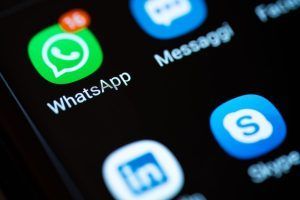 WhatsApp, come leggere i messaggi senza essere scoperti