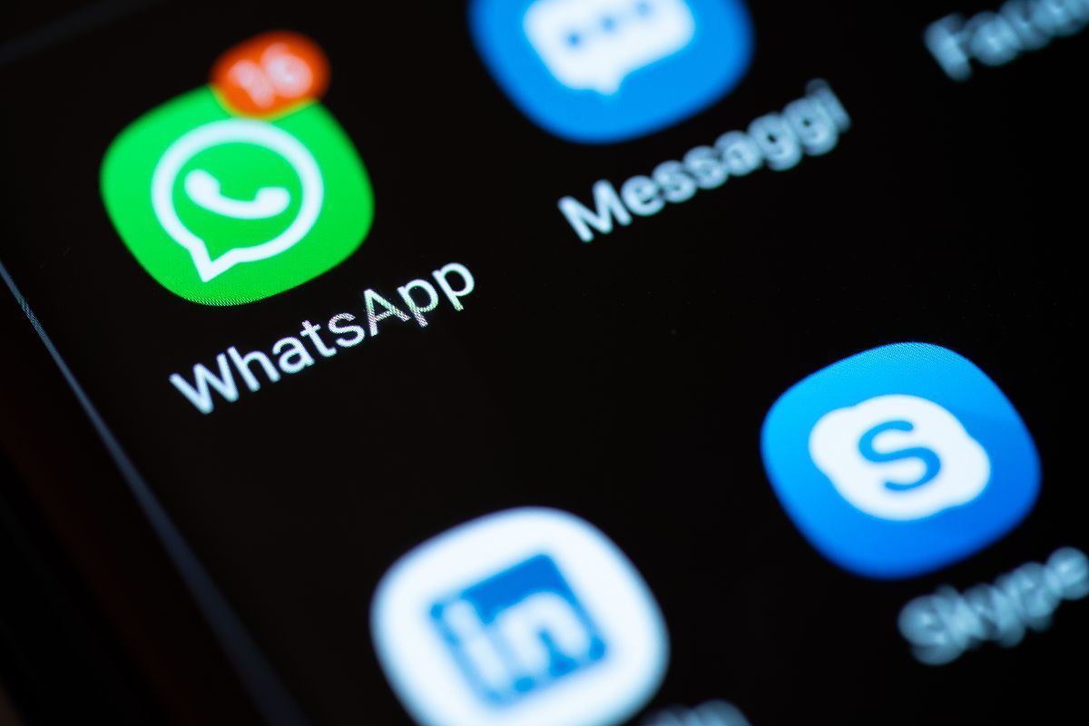 WhatsApp, come leggere i messaggi senza essere scoperti