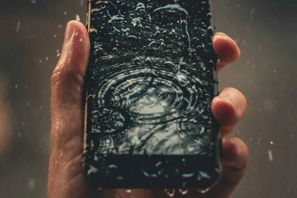 Cellulare in acqua