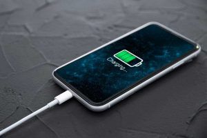 smartphone in ricarica rapida