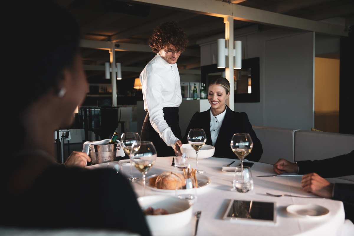 Coperto al ristorante: ecco perché non va sempre pagato