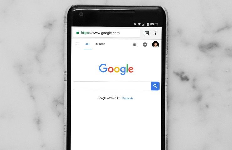 Modifica del testo su Google Messaggi Modifica del testo su Google Messaggi