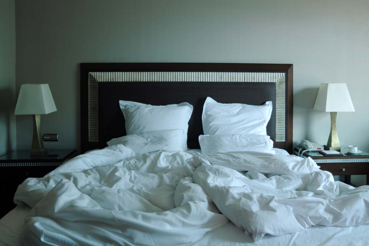 Não arrumar a cama faz bem à saúde: a ciência diz isso