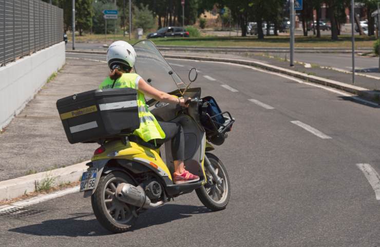 Poste Italiane, in arrivo oltre mille assunzioni. Come candidarsi