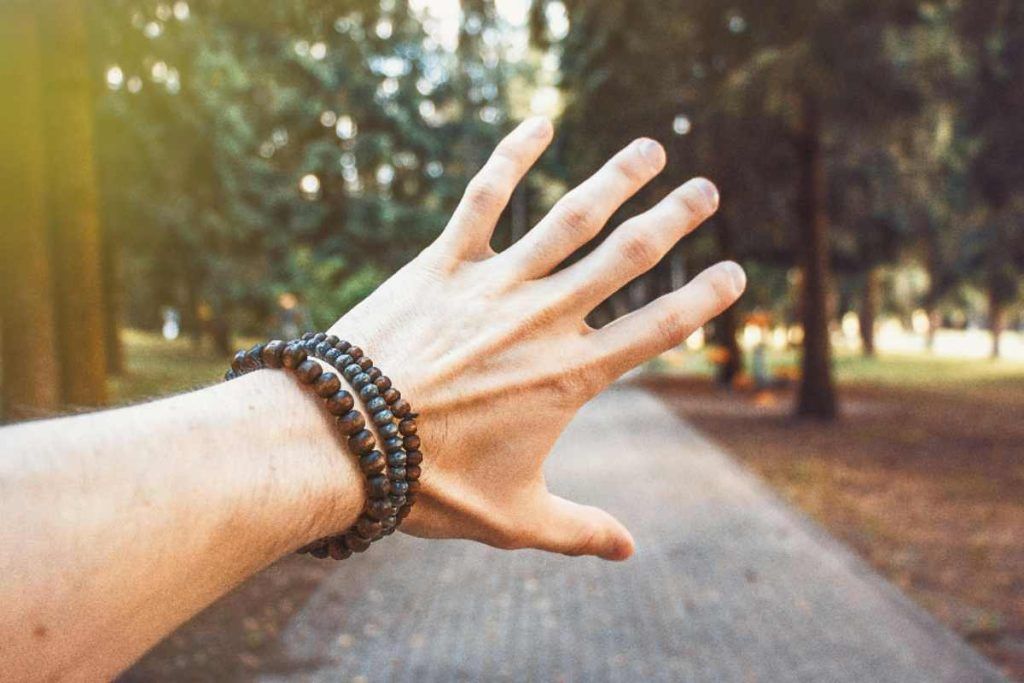 Attenzione alla truffa del braccialetto: come difendersi