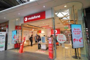 Perché in tanti stanno cambiando operatore: valanga di recessi per Vodafone e Iliad