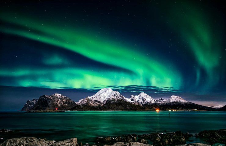 Cieli illuminati dall'aurora boreale