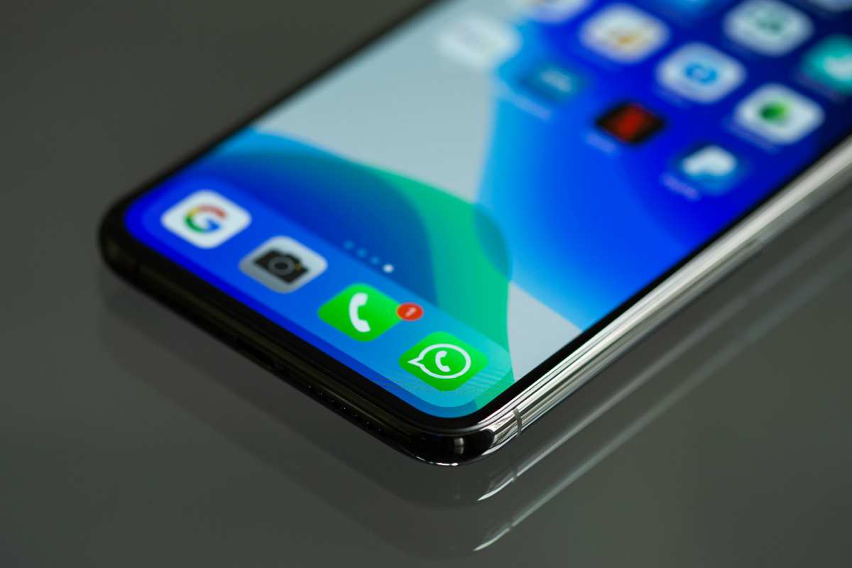 whatsapp smartphone