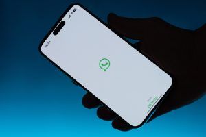 WhatsApp, attenti a questo codice: la truffa che ti porta via il profilo