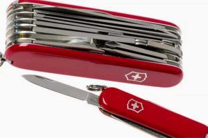 Foto di un coltellino svizzero